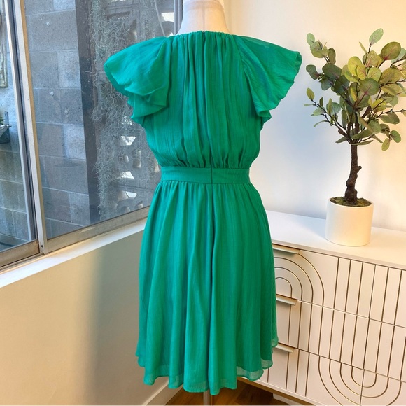 Trina Turk NWOT Flutter Sleeve Cinch Waist Afilia Dress in Emerald Green, Size 4 - Picture 6 of 10
